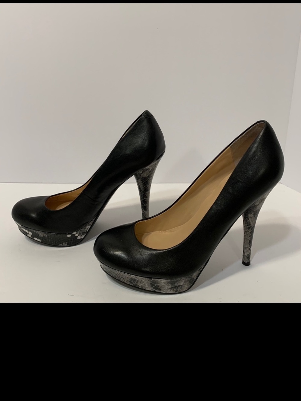 GUESS size 8.5 platform Leather Heels black with snakeskin print wedding guest